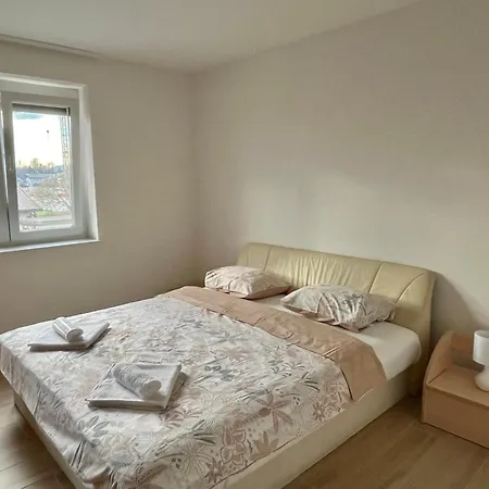Emona Apartment *